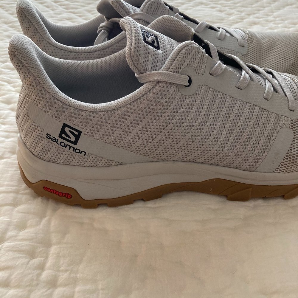 Salomon Outbound Prism walking / hiking size 10 Lunar Rock / Gum